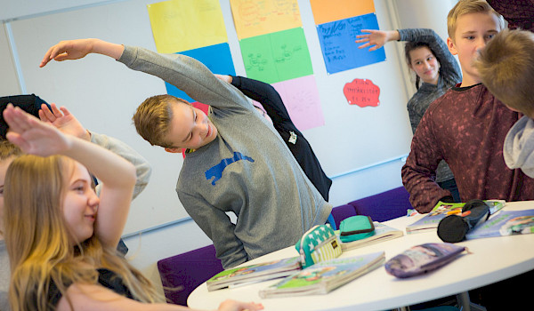 Lapsia hulavanteilla