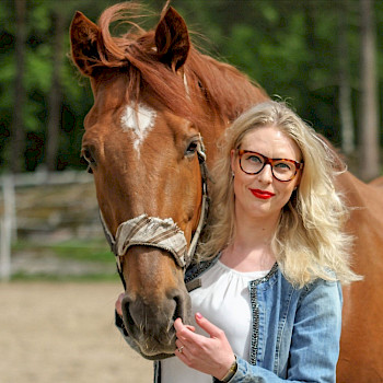 Nina Kaipio ja hevonen