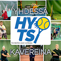 Yhdessä kavereinä -teksti ja HyTs-logo. Taustalla yhdeksän kuvaa, jossa eri-ikäiset pelaavat tennistä
