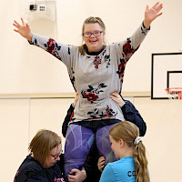 Spirit Shakin erityisryhmä täydessä touhussa